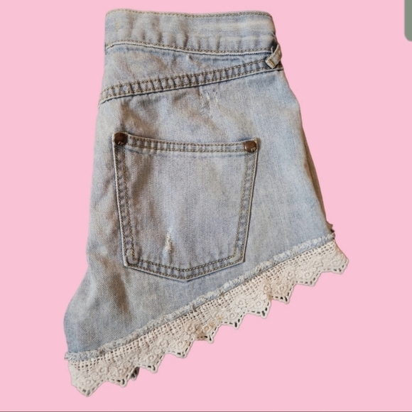 Free People High Rise Crochet Lace Hem Light Wash Shorts size 25 | Boho Beach - Picture 3 of 6